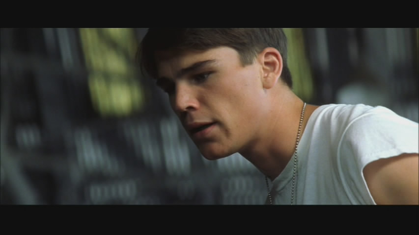 Josh Hartnett in soft-focus. Love it, don't you?