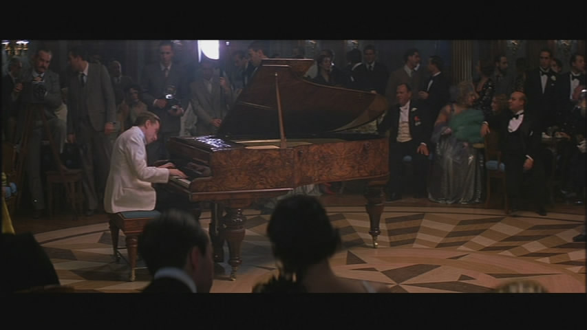 1900 entertains the crowd on the piano.