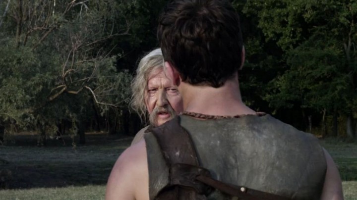 If I hide behind you, nobody will notice how crappy I am in this film.