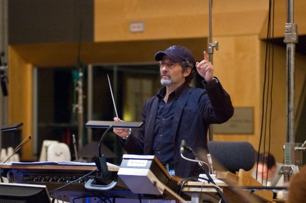 James Horner conducting.